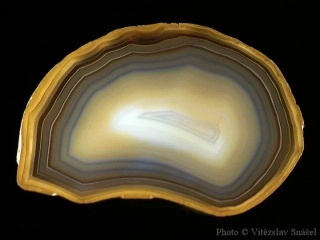 Mineral photo of Agate from locality Rio Grande do Sul, Brazil