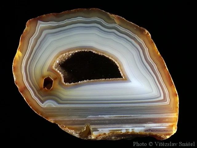 Mineral photo of Agate from locality Rio Grande do Sul, Brazil