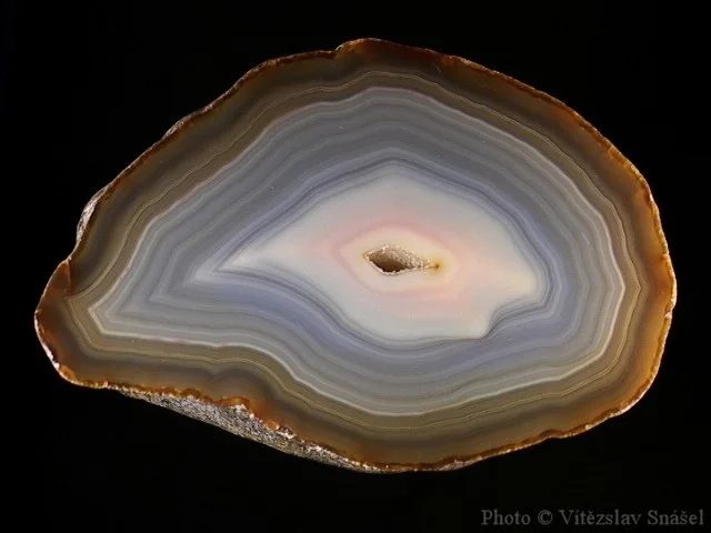 Mineral photo of Agate from locality Rio Grande do Sul, Brazil