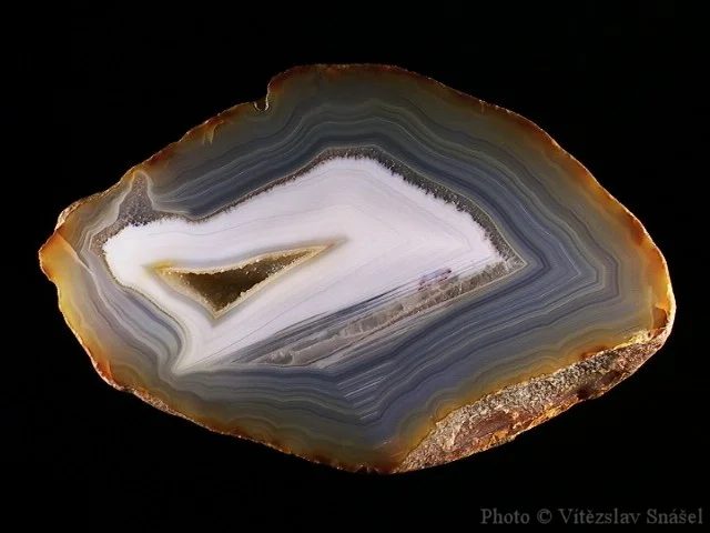 Mineral photo of Agate from locality Rio Grande do Sul, Brazil