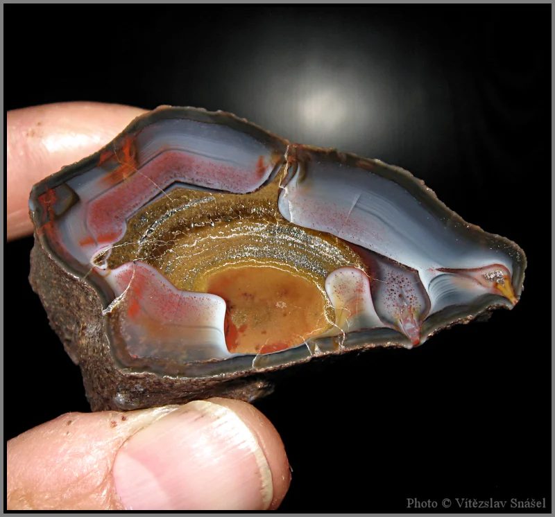 Mineral photo of Agate from locality Doubravice, Czech Republic