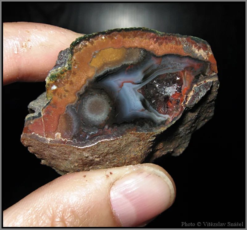 Mineral photo of Agate from locality Doubravice, Czech Republic