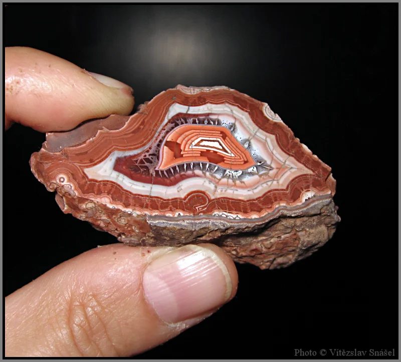 Mineral photo of Agate from locality Šonov u Broumova, Czech Republic