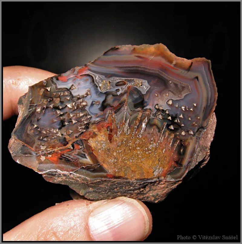 Mineral photo of Agate from locality Doubravice, Czech Republic