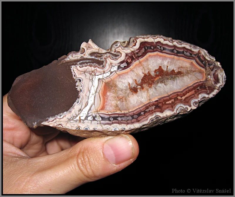 Mineral photo of Agate from locality Šonov u Broumova, Czech Republic