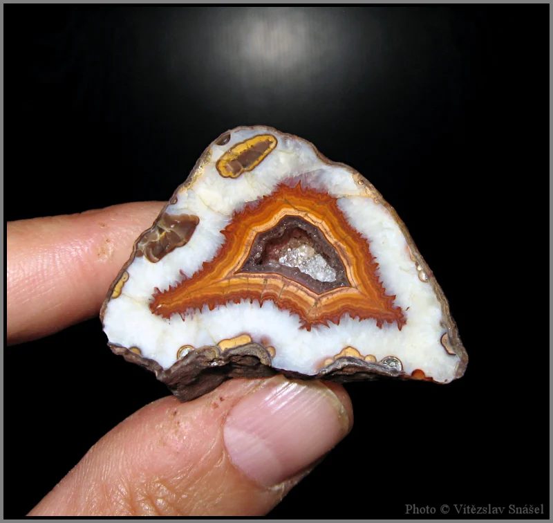 Mineral photo of Agate from locality Šonov u Broumova, Czech Republic