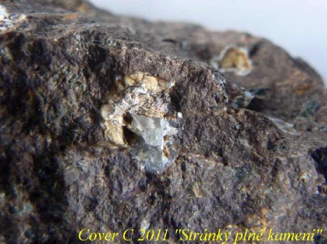 Opal, Quartz (var. chalcedony)
