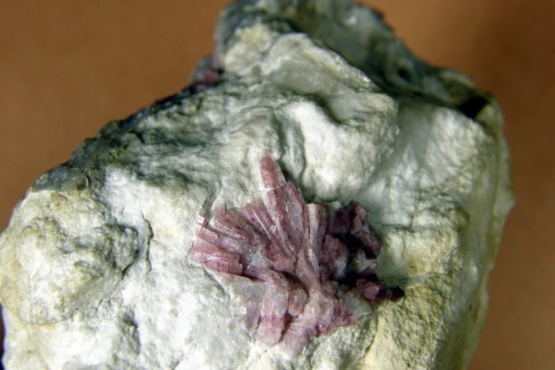 Mineral photo of Elbaite (var. rubellite) from locality Nová Ves, Czech Republic