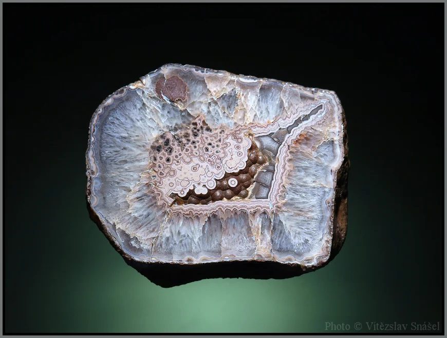 Mineral photo of Agate from locality Šonov u Broumova, Czech Republic