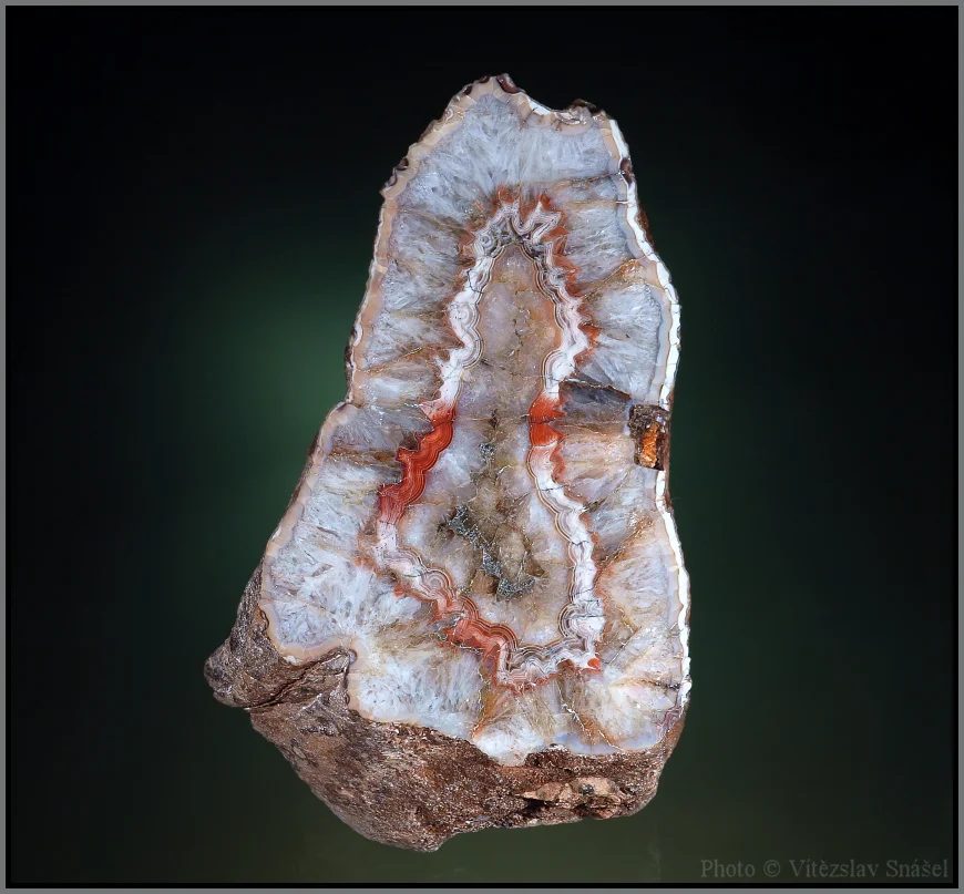 Mineral photo of Agate from locality Šonov u Broumova, Czech Republic