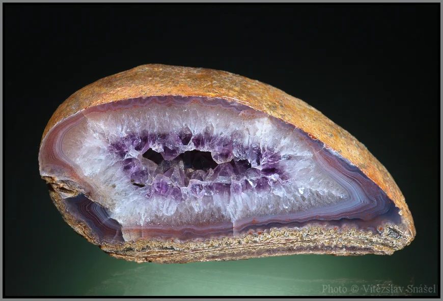 Agate, Quartz (var. amethyst)