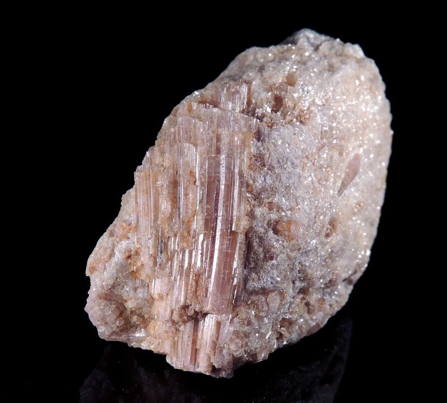 Mineral photo of Elbaite from locality Dobrá Voda, Czech Republic
