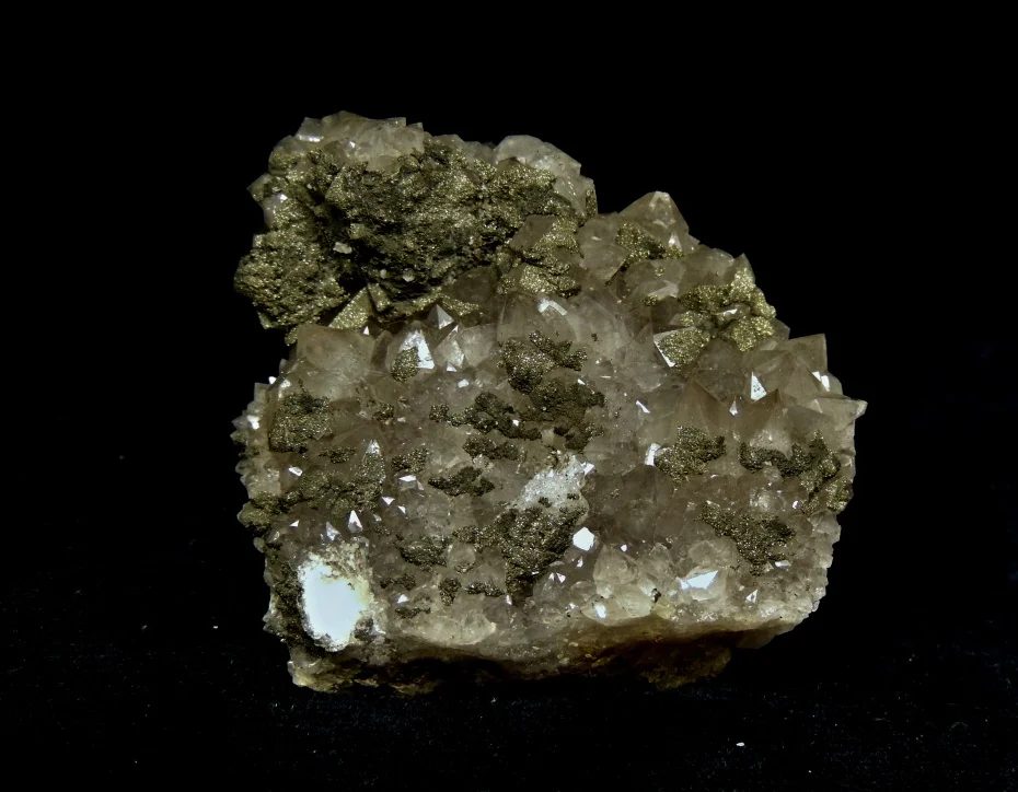 Mineral photo of Pyrite, Quartz from locality Běstvina, Czech Republic