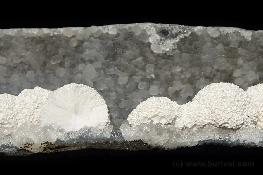 Okenite, Quartz