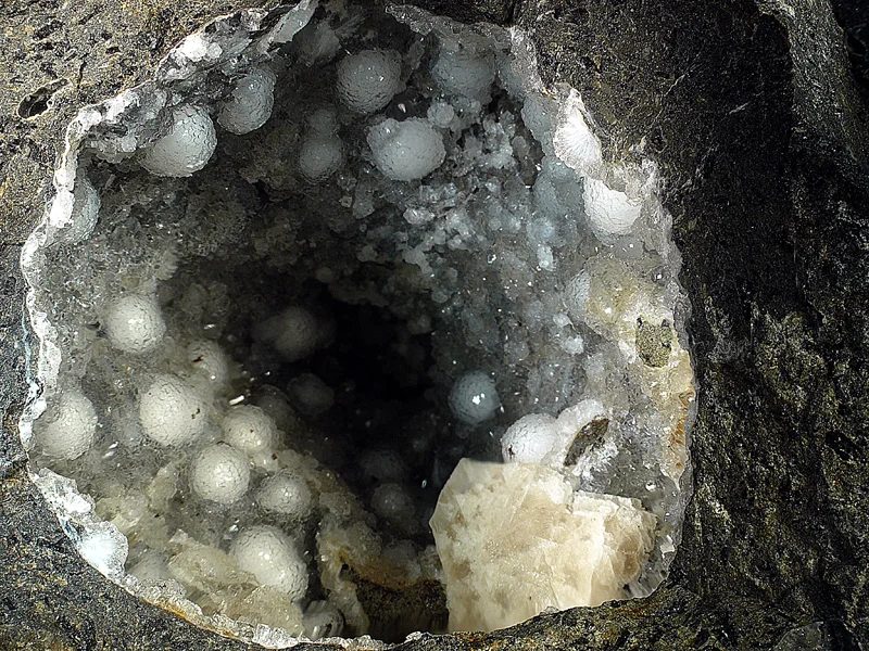 Thomsonite