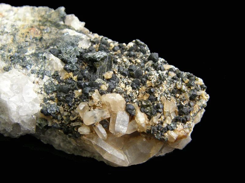 Mineral photo of Clinochlore, Quartz from locality Mirošov, Czech Republic