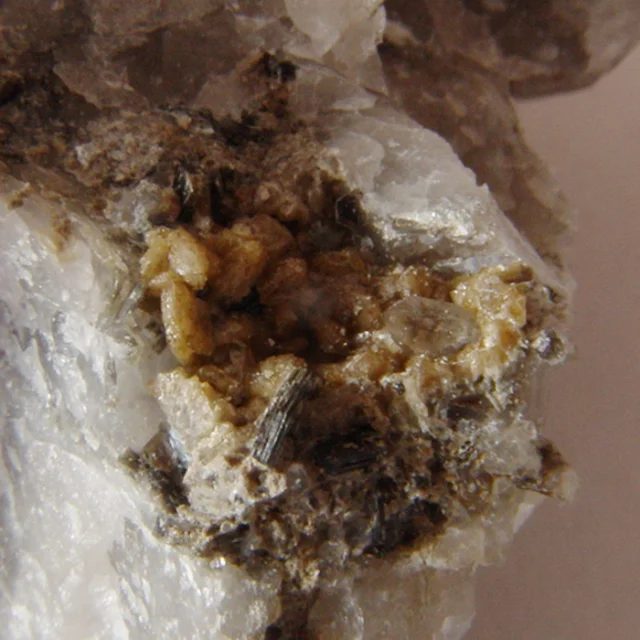 Mineral photo of Scheelite from locality Cínovec, Czech Republic
