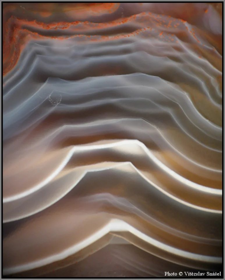 Mineral photo of Agate from locality Doubravice, Czech Republic