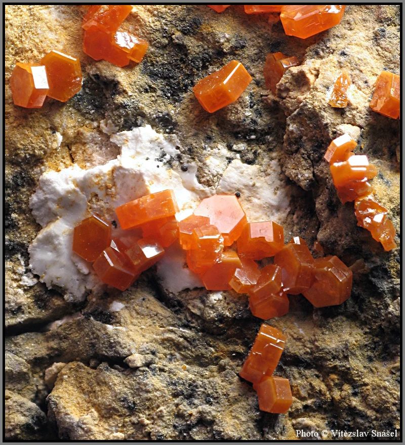 Mineral photo of Vanadinite from locality Mibladen, Morocco