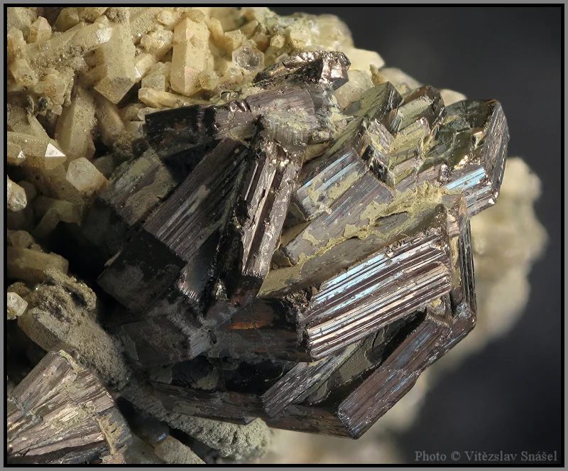 Mineral photo of Pyrhotite, Quartz from locality Dalnegorsk, Russia