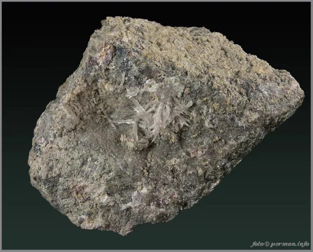 Mineral photo of Strontianite from locality Dúbrava, Slovakia