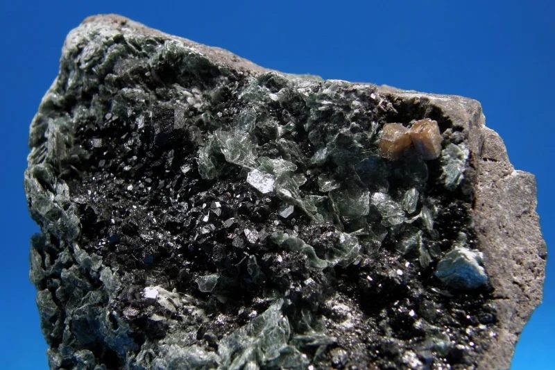 Andradite (var. melanite), Perovskite