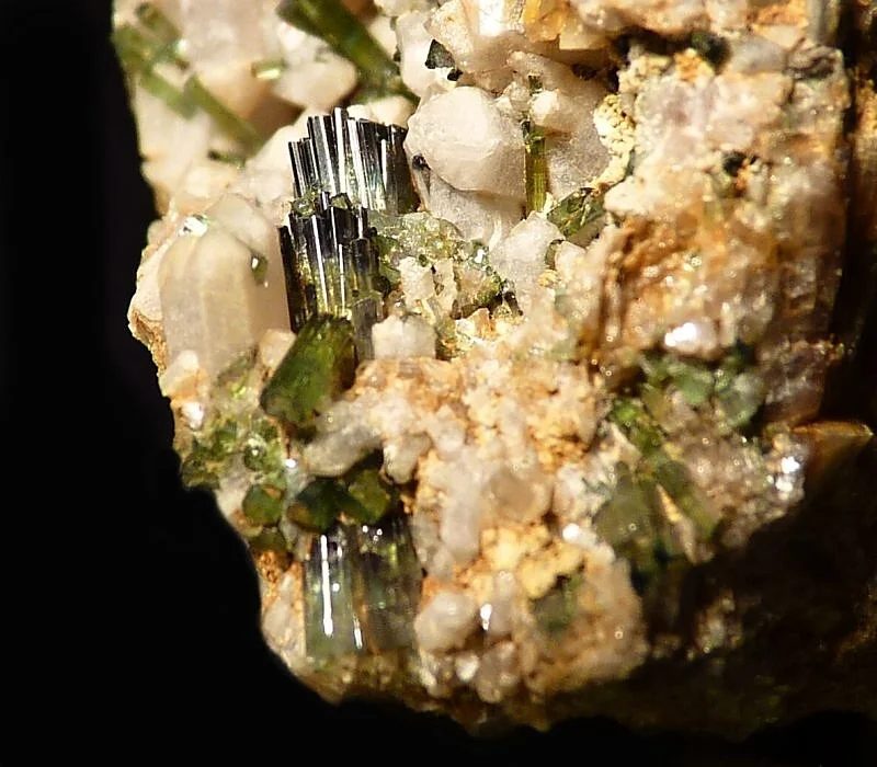 Mineral photo of Elbaite from locality Dobrá Voda, Czech Republic