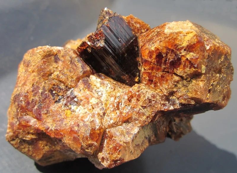 Grossular (var. hessonite), Vesuvianite