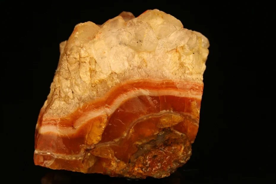 Mineral photo of Agate from locality Horní Halže, Czech Republic