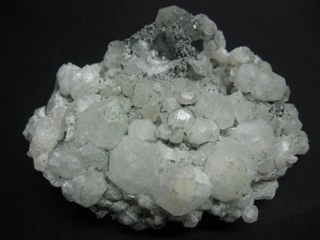 Mineral photo of Analcime from locality Libodřice, Czech Republic