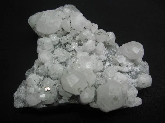 Mineral photo of Analcime from locality Libodřice, Czech Republic