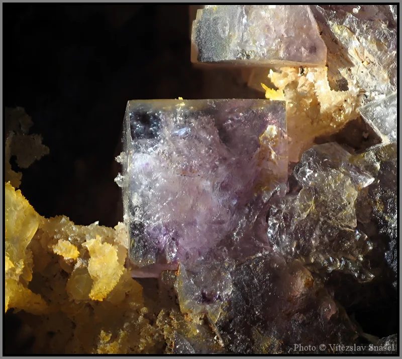 Mineral photo of Fluorite from locality Budjgar, Mongolia