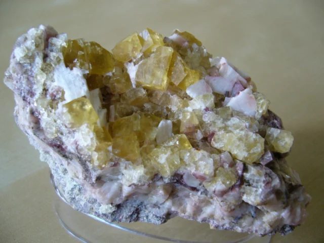 Mineral photo of Fluorite from locality Dřínová, Czech Republic