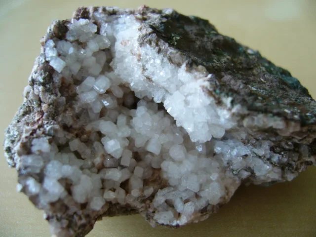 Mineral photo of Harmotome from locality Frýdštejn, Czech Republic