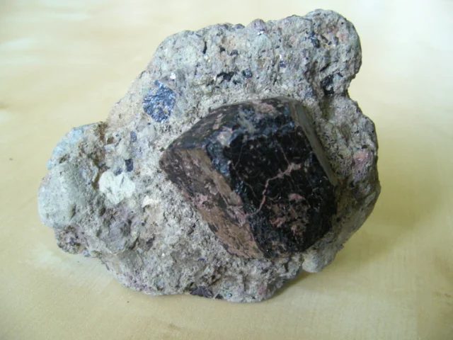 Mineral photo of Kaersutite from locality Lukov, Czech Republic