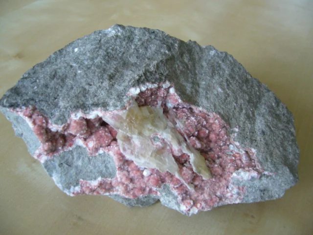 Mineral photo of Natrolite from locality Mariánská skála, Ustí nad Labem, Czech Republic