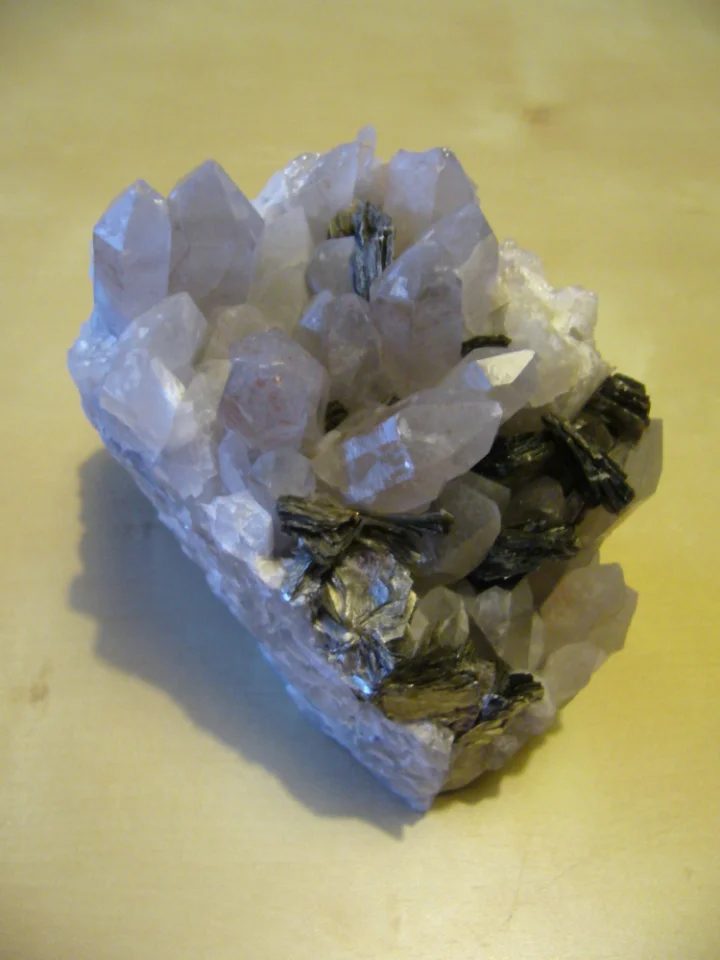 Mineral photo of Quartz, Zinnwaldite from locality Cínovec, Czech Republic