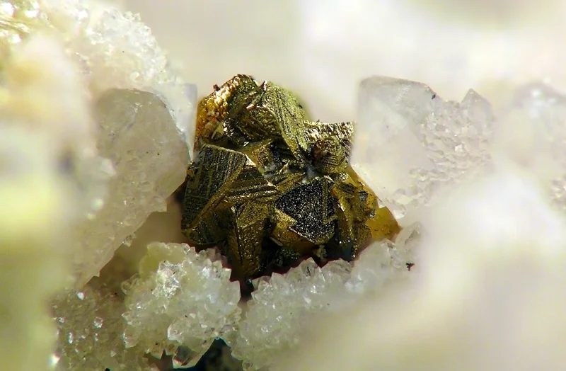 Mineral photo of Chalcopyrite, Tennantite from locality Krupka, Czech Republic