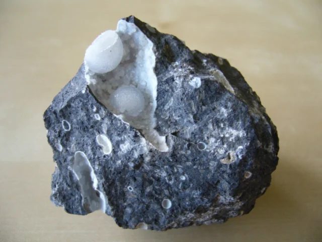 Mineral photo of Thomsonite-(Ca) from locality Pustý vrch, Folknáře, Czech Republic