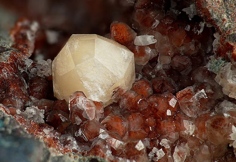 Mineral photo of Analcime, Calcite from locality Studenec, Czech Republic