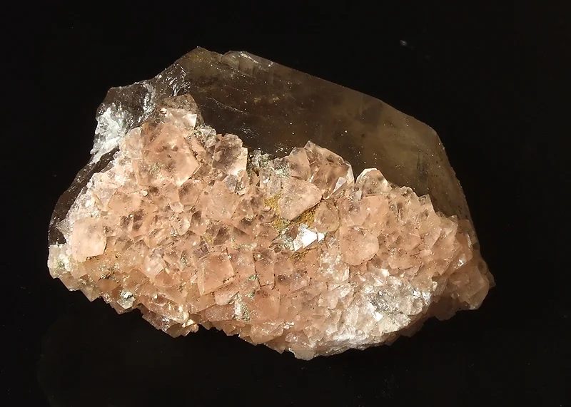 Mineral photo of Fluorite, Quartz (var. smoky) from locality Mt. Blanc Massif, France