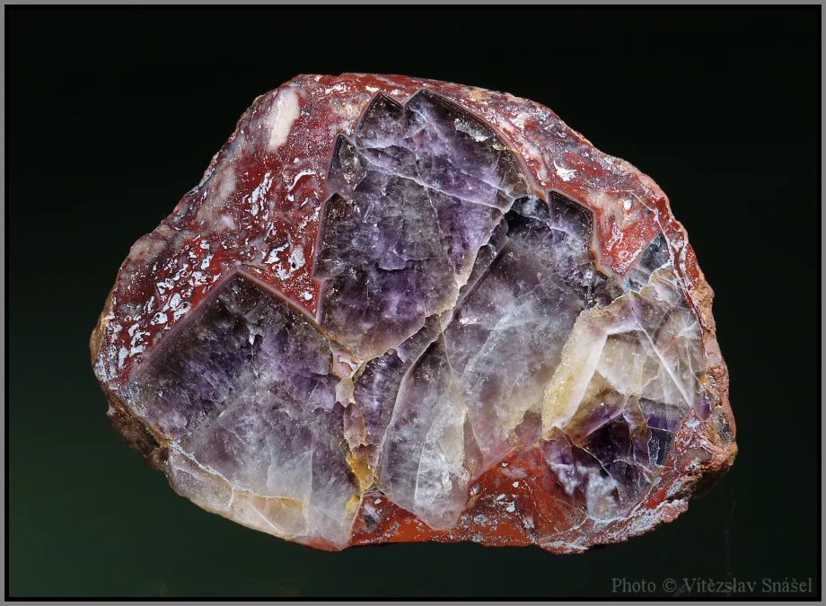 Quartz (var. amethyst), Jasper