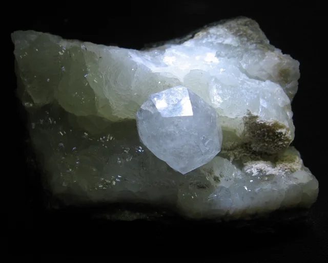 Mineral photo of Analcime from locality Markovice, Czech Republic