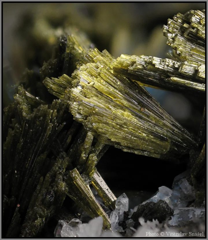 Mineral photo of Epidote from locality Dashkesan, Azerbaidzhan