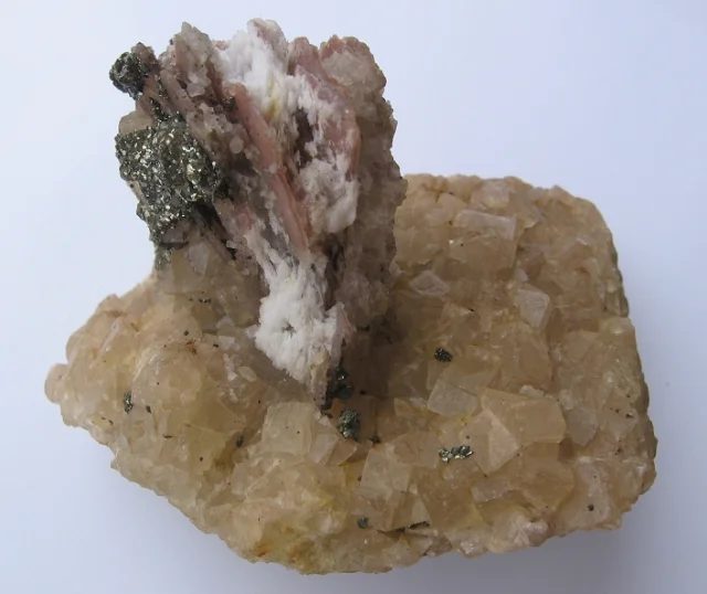 Mineral photo of Baryte, Fluorite from locality Běstvina, Czech Republic