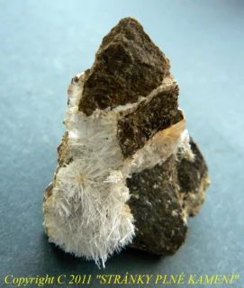 Calcite, Natrolite