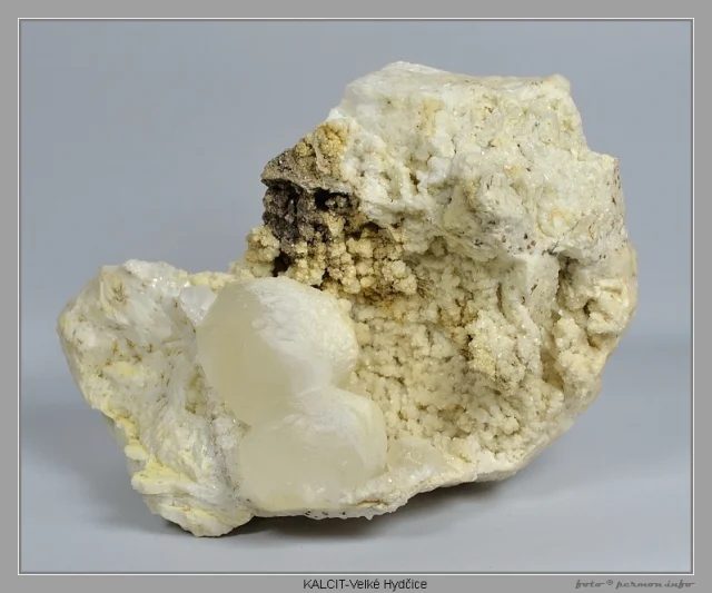 Mineral photo of Calcite from locality Velké Hydčice, Czech Republic