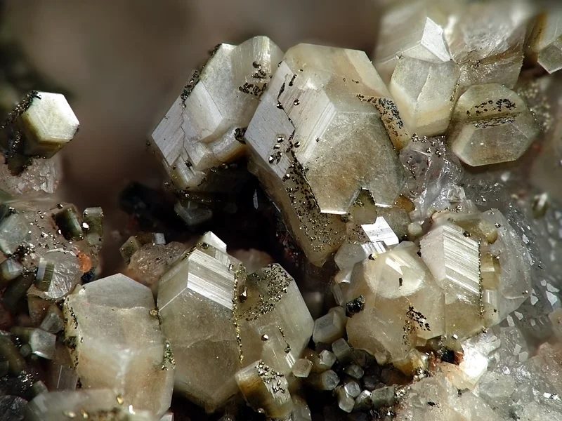 Harmotome, Pyrite