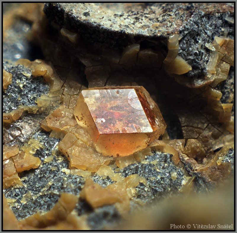 Mineral photo of Paulingite-(Ca) from locality Vinařice, Czech Republic