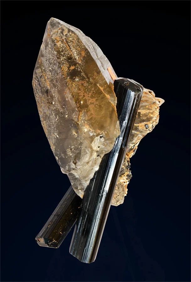 Quartz (var. smoky), Schorl